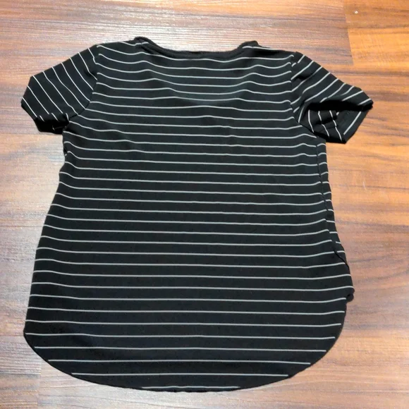 Ann Taylor Black and White Top size SP - Picture 5 of 5